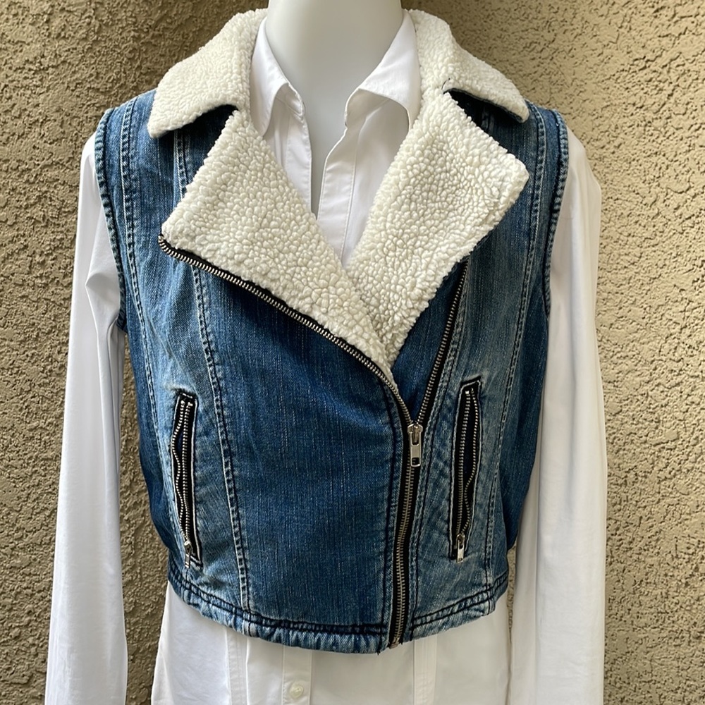 Vintage blue Bullhead Black jean vest with faux fur collar